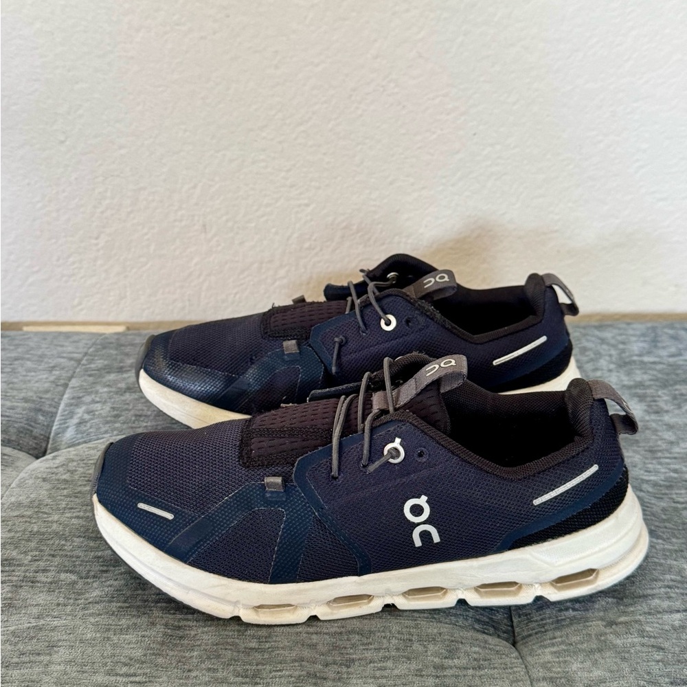 On Running Navy Blue YOUTH Big Boys (SIZE Y6) Athletic Cloud-Inspired Sneakers